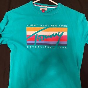 Tommy Jeans shirt.